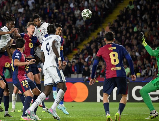 足球国足归化球员表现稳健，获媒体点赞